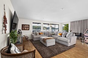 Lakefront Luxury Stunning Views Dock Hot Tub