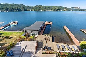 Lakefront Luxury Stunning Views Dock Hot Tub