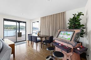 Lakefront Luxury Stunning Views Dock Hot Tub