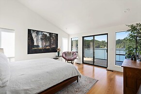 Lakefront Luxury Stunning Views Dock Hot Tub