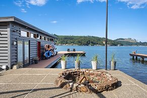 Lakefront Luxury Stunning Views Dock Hot Tub