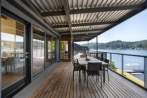 Lakefront Luxury Stunning Views Dock Hot Tub