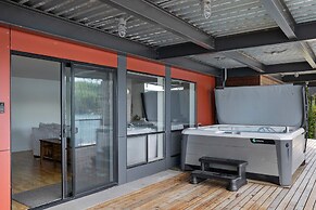 Lakefront Luxury Stunning Views Dock Hot Tub