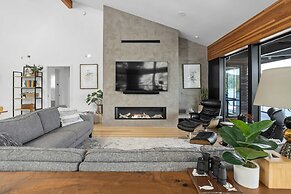 Lakefront Luxury Stunning Views Dock Hot Tub