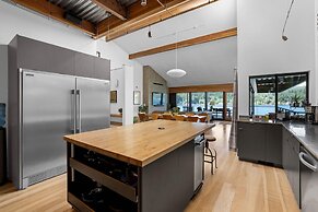 Lakefront Luxury Stunning Views Dock Hot Tub