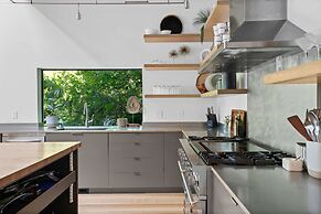 Lakefront Luxury Stunning Views Dock Hot Tub