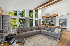 Lakefront Luxury Stunning Views Dock Hot Tub