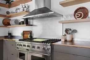 Lakefront Luxury Stunning Views Dock Hot Tub