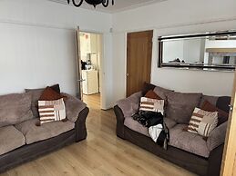 Knotty Ash - 3 Beds - Sleeps 6 - On-site Parking