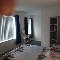 Knotty Ash - 3 Beds - Sleeps 6 - On-site Parking