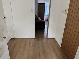 Knotty Ash - 3 Beds - Sleeps 6 - On-site Parking