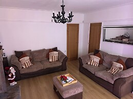 Knotty Ash - 3 Beds - Sleeps 6 - On-site Parking