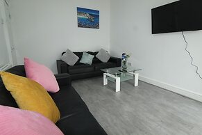 Sefton House by Smart Corporate Stays