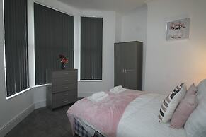 Sefton House by Smart Corporate Stays