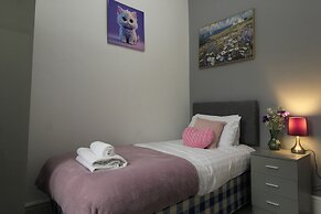 Sefton House by Smart Corporate Stays