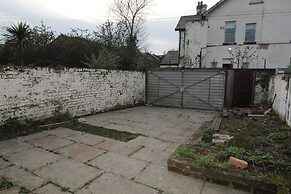 Sefton House by Smart Corporate Stays