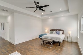 Sleek Home w/ Screened Patio & Yard in Houston!
