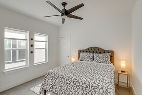 Sleek Home w/ Screened Patio & Yard in Houston!