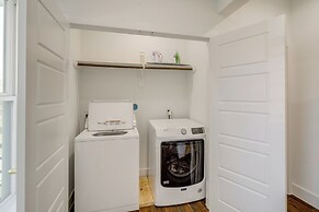 Sleek Home w/ Screened Patio & Yard in Houston!