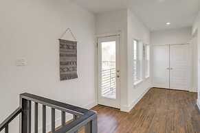 Sleek Home w/ Screened Patio & Yard in Houston!