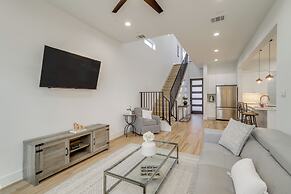 Sleek Home w/ Screened Patio & Yard in Houston!