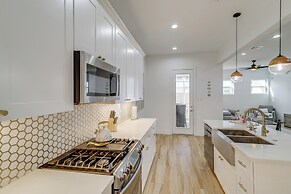 Sleek Home w/ Screened Patio & Yard in Houston!