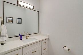 Sleek Home w/ Screened Patio & Yard in Houston!