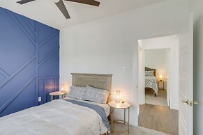 Sleek Home w/ Screened Patio & Yard in Houston!