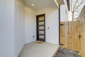 Sleek Home w/ Screened Patio & Yard in Houston!