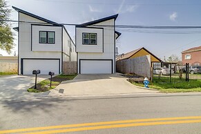 Sleek Home w/ Screened Patio & Yard in Houston!