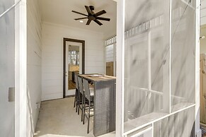 Sleek Home w/ Screened Patio & Yard in Houston!