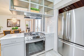 Walk to Amphitheater & Stadium: Home w/ Deck!