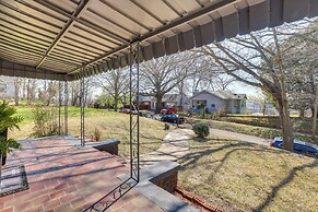 Walk to Amphitheater & Stadium: Home w/ Deck!