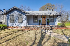 Walk to Amphitheater & Stadium: Home w/ Deck!