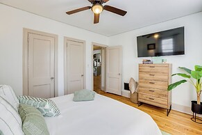 Walk to Amphitheater & Stadium: Home w/ Deck!