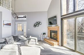 Walk to Dale Hollow Lake: Updated Cottage w/ Deck!