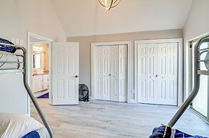 Walk to Dale Hollow Lake: Updated Cottage w/ Deck!