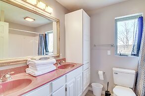 Walk to Dale Hollow Lake: Updated Cottage w/ Deck!