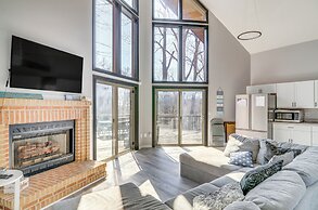 Walk to Dale Hollow Lake: Updated Cottage w/ Deck!