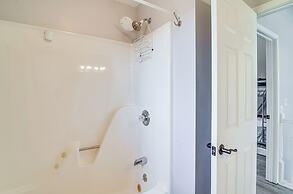 Walk to Dale Hollow Lake: Updated Cottage w/ Deck!