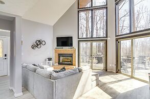 Walk to Dale Hollow Lake: Updated Cottage w/ Deck!