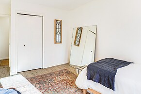 Lake View & Deck: Group Getaway in Whitehall!