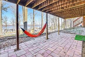 Lake View & Deck: Group Getaway in Whitehall!