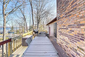 Lake View & Deck: Group Getaway in Whitehall!