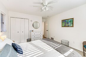 Lake View & Deck: Group Getaway in Whitehall!