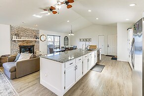 Lake View & Deck: Group Getaway in Whitehall!