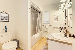 Lake View & Deck: Group Getaway in Whitehall!