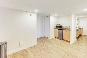 Lake View & Deck: Group Getaway in Whitehall!