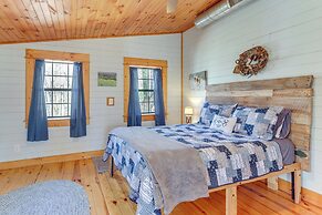 Deck & Fire Pit: Cherry Log Cabin on Farm!