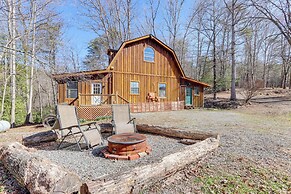 Deck & Fire Pit: Cherry Log Cabin on Farm!